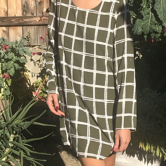 SOLD! Olive Green Sheath Mini - Picture 3 of 7